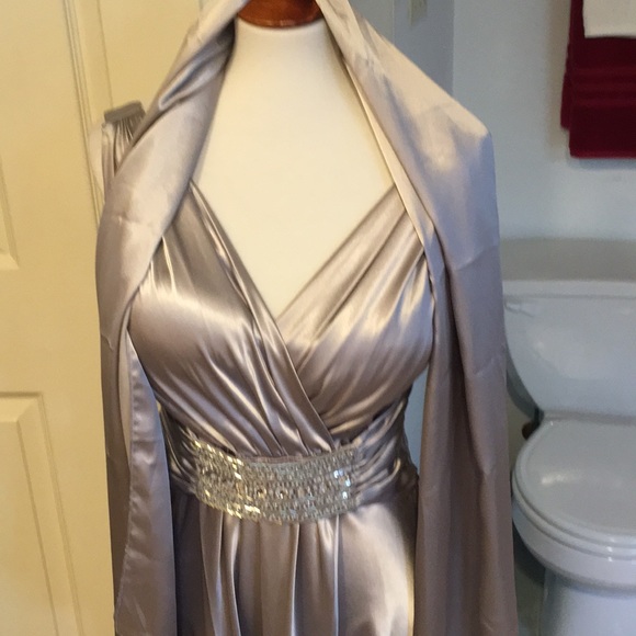 Silver Pearls gown from Rio - Picture 6 of 6